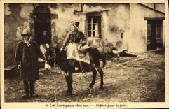 CPA Les Auvergnats Chez Eux Depart Pour La Foire Folklore