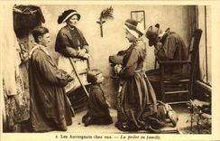 VINTAGE POSTCARD Auvergnats On their premises the Prayer In Folklore Family