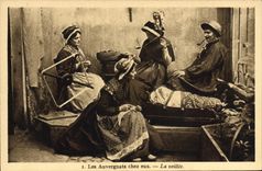 CPA Les Auvergnats Chez Eux La Veillee Folklore