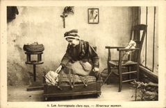 CPA Les Auvergnats Chez Eux Heureuse Maman Folklore