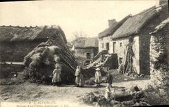 CPA L'Auvergne Maisons D'Un Village Auvergne