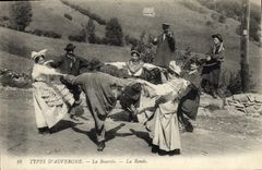 CPA Types D'Auvergne La Bourree La Ronde Folklore