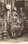 CPA L'Auvergne Pittoresque Fileuses Au Rouet Folklore