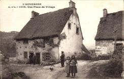 CPA G d'O L'Auvergne Une Place De Village Enfants