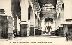 Sitio grande de Karouitne de la mezquita de Fes de la POSTAL de la VENDIMIA del rezo