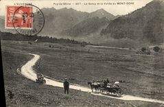 CPA L'Auvergne Le Sancy Et La Vallee Du Mont Dore Attelage Automobile