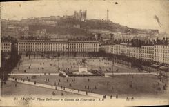 CPA Lyon Place Bellecour et Coteau de Fourviere