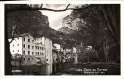 Puente de la POSTAL de la VENDIMIA en las casas de Royans en Leau