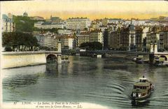 CPA Lyon La Saone le Pont de la Feuillee et vue vers la Croix Rousse Bateau Peniche