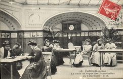 CPA Paris Moderne La Salle du Repos des Demoiselles du telephone TOP