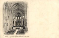 CPA Poitiers Nef de L'Eglise Ste Radegonde