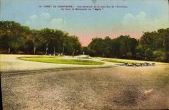 Taladro de la POSTAL de la VENDIMIA de la opinión de Compiegne del claro del armisticio en la parte inferior el monumento de la mañana de Militaria