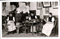 VINTAGE POSTCARD Schwarzwalder Spinnstube Folklore