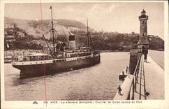 CPA Nice Le General Bonaparte Courrier de Corse sortant du port Bateau