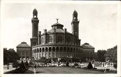VINTAGE POSTCARD Paris While Strolling Palate Of Trocadero