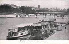 CPA Paris La Seine Au Pont Des Arts Bateau Peniche Lessive