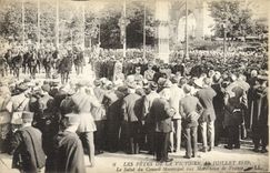 CPA Les Fetes De La Victoire 14 Juillet 1919 Le Salut Du Consril Municipal Aux Marechaux de France Militaria 
