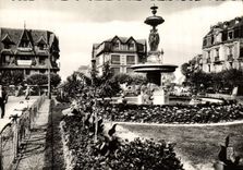 POSTAL MODERNA la playa de Deauville Fleure coloca Morny