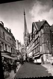CPM Rouen Vieilles Maisons Et Fleche De La Cathedrale