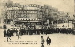 VINTAGE POSTCARD Paris Floods of January 1910 accesses of the Gare de Lyon