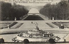 VINTAGE POSTCARD Park of Versailles View of the Green Carpet and the Large Canal
