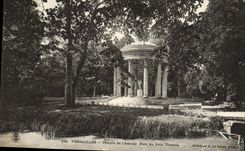 VINTAGE POSTCARD Versailles Temple of the Love Park of small Trianon