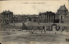 VINTAGE POSTCARD Versailles the Palate frontage of entry