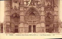 CPA Tours Cathedrale Saint Gatien Les portes d'entree