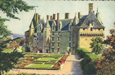 VINTAGE POSTCARD Loire ch4ateau Castle of Langeais