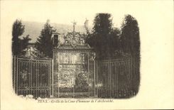 La POSTAL de la VENDIMIA Sens asa el patio principal de Archevehe