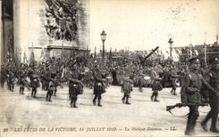 Festivales de la POSTAL de la VENDIMIA Victoire París del 14 de julio de 1919 Arc de Triomphe la música escocesa Militaria
