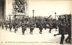 CPA Les Fetes De La Victoire 14 Juillet 1919 La musique ecossaise Militaria