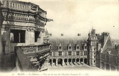 CPA Blois Le Chateau Vue Sur La Cour De l'Escalier Francois 1er