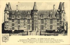 POSTAL Nevers Palsis ducal de la VENDIMIA en el último castillo de las cortes de ley de duque Of Nevers Currently
