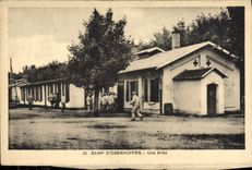 Campo de la POSTAL de la VENDIMIA de Oberhoffen una enfermería de la Cruz Roja de Militaria del callejón