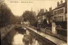 VINTAGE POSTCARD Montargis Boulevard Of the Rampart Boat