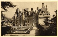 VINTAGE POSTCARD Castle De Langeais Interior Frontage