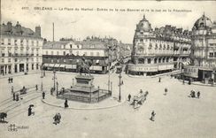 CPA Orleans La Place Du Martroi Entree De La Rue Bannier Et La Rue De La Republique
