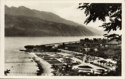 CPA Aix Les Bains Vue Generale de la Plage et le lac du Bourget
