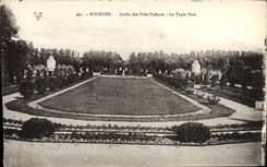 Jardín de Bourges de la POSTAL de la VENDIMIA de Fichaux cercano la alfombra verde