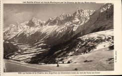 Deportes de invierno de la POSTAL de la VENDIMIA montana por el ferrocarril de Mont Blanc el valle y la cadena de las agujas de Chamonix