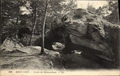 VINTAGE POSTCARD worn Mount Cave of Montussiennes