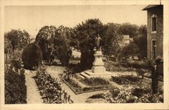 VINTAGE POSTCARD Petit Seminar De Gourdon Crowns Heart