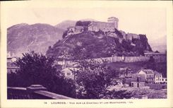VINTAGE POSTCARD Heavy Sight On the Castle And the Mountains
