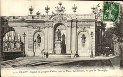 CPA Nancy Statue De Jacques Callot Sur La Place Vaudemont Et Arc De Triomphe