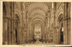 CPA Vezelay Basilique De La Madeleine La Nef