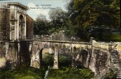 VINTAGE POSTCARD Bayonne Pits Of the Gate of Spain
