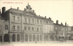 VINTAGE POSTCARD Pont has Monsoon Town hall