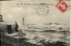 La POSTAL Le Havre de la VENDIMIA entró del puerto por el tiempo pesado