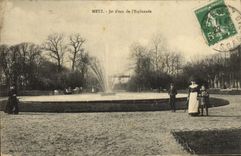 CPA Metz Jet d'eau de I'Esplanade
